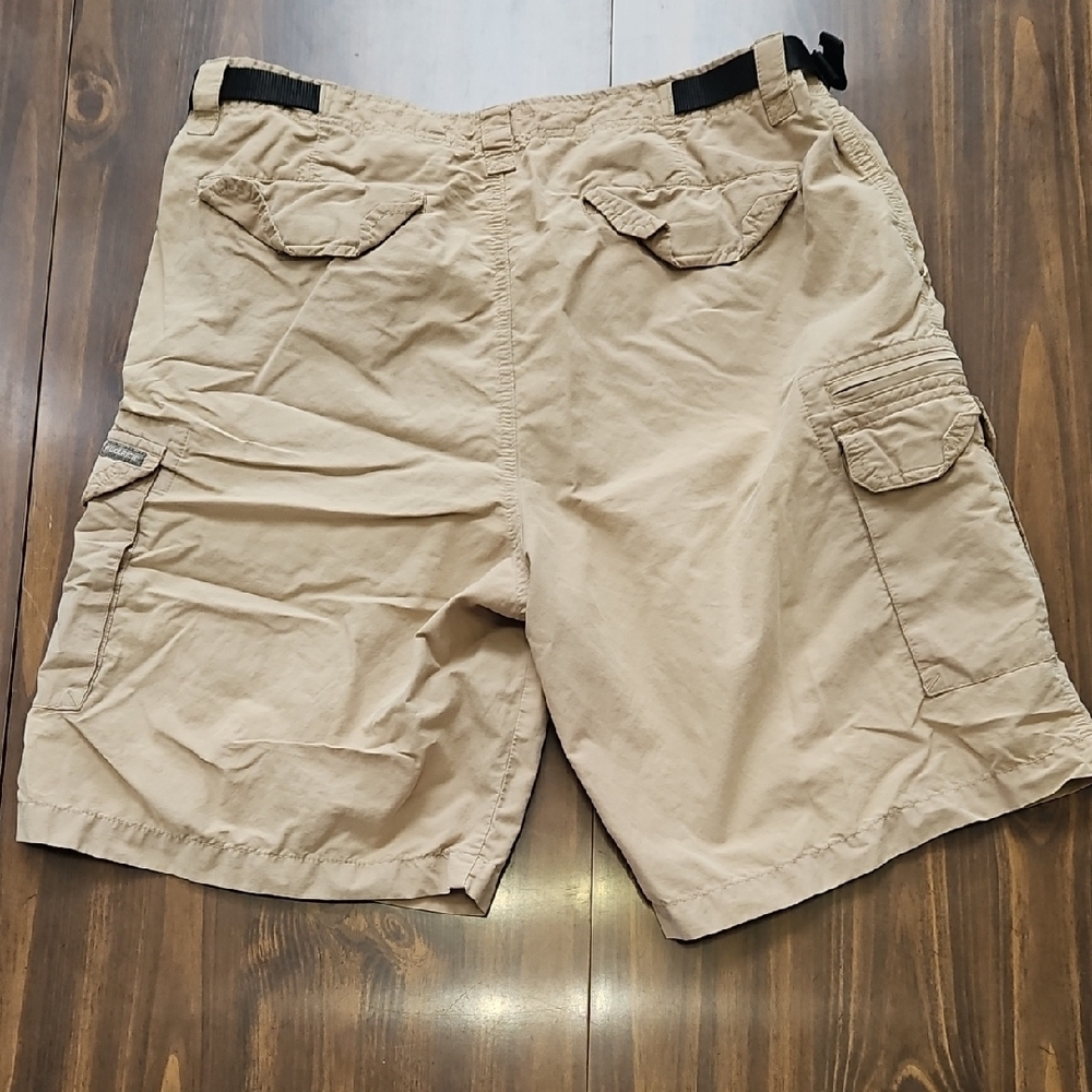 Woolrich Men's Khaki Cargo Shorts - Picture 2 of 11
